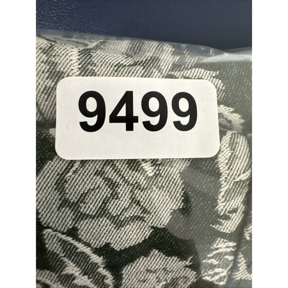 Nanette Lepore NWT Women's L Pull On Damask Shorts Green Creme - Picture 9 of 10